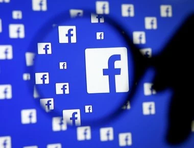 Μειώθηκαν οι ώρες που περνούν οι χρήστες στο facebook- 50 εκατομμύρια λιγότερες